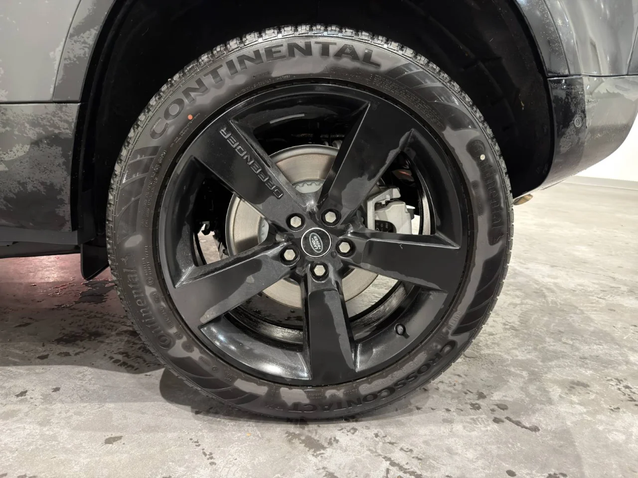 Land Rover Defender 110 P 300 e PHEV X-Dynamic SE 9