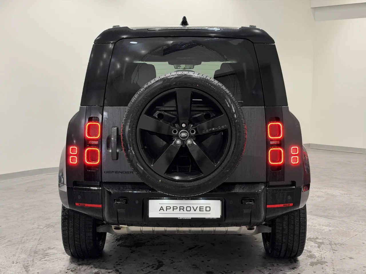 Land Rover Defender 110 P 300 e PHEV X-Dynamic SE 10