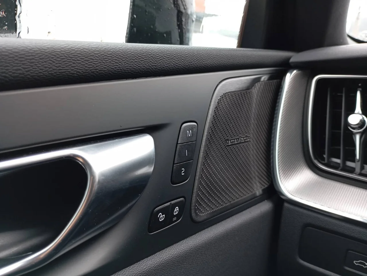 Volvo XC60 T6  Black Edition PHEV 2