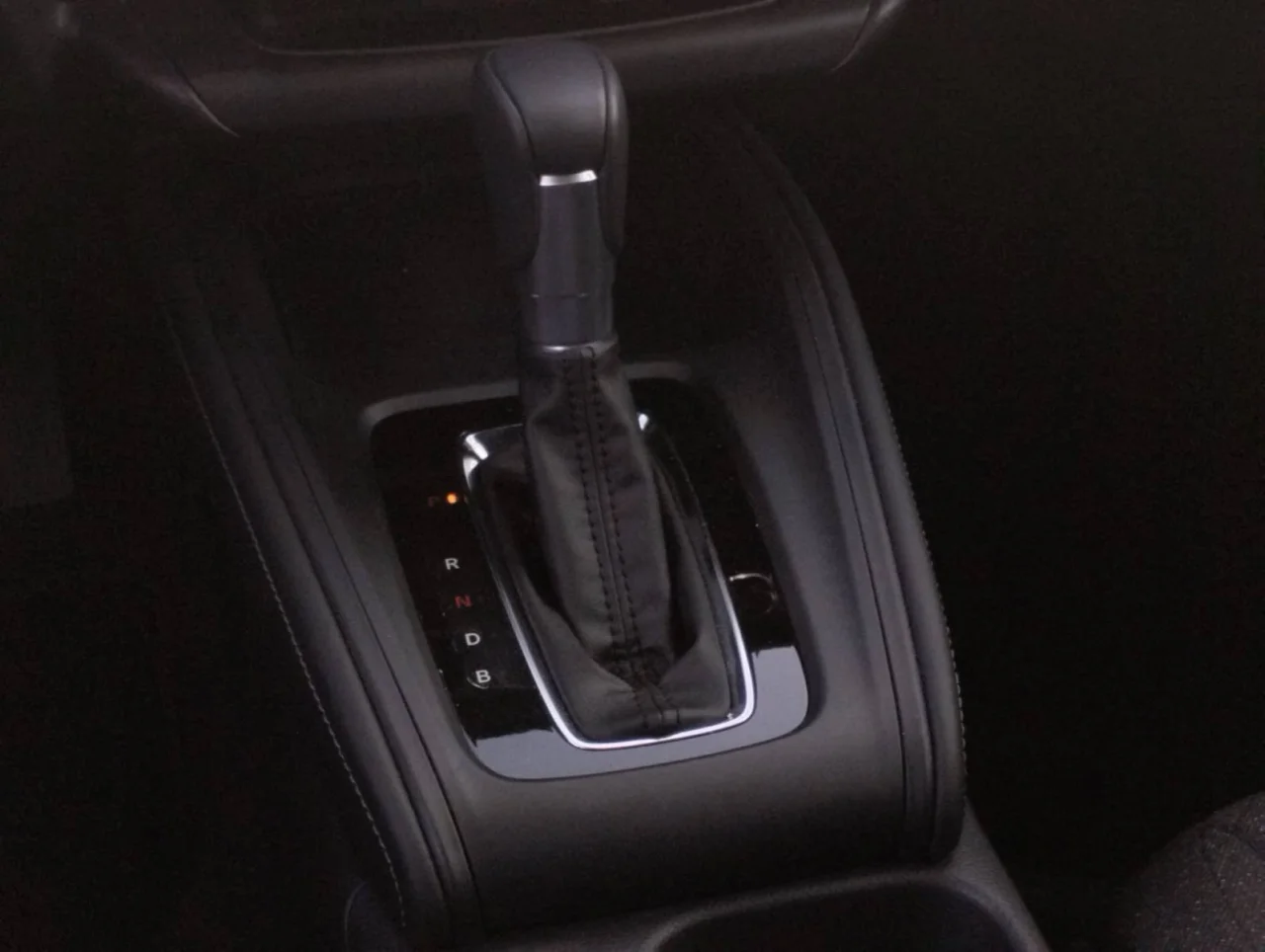 Honda HR-V	1.5 HEV ELEGANCE 12