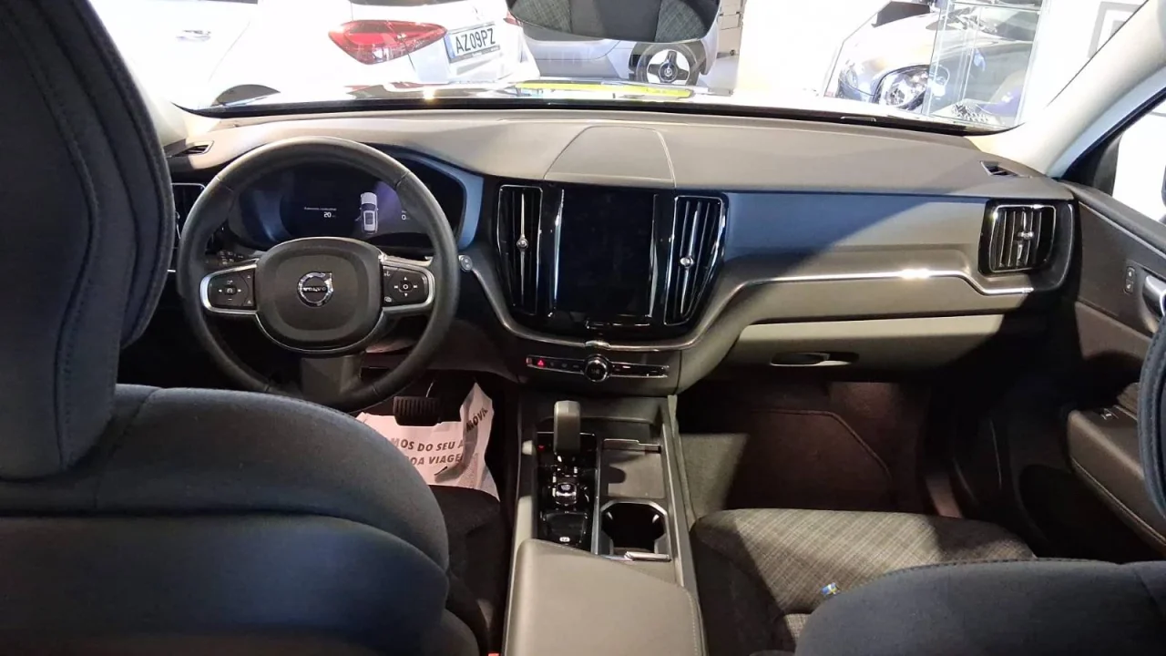 Volvo XC60 T6 Core PHEV 1