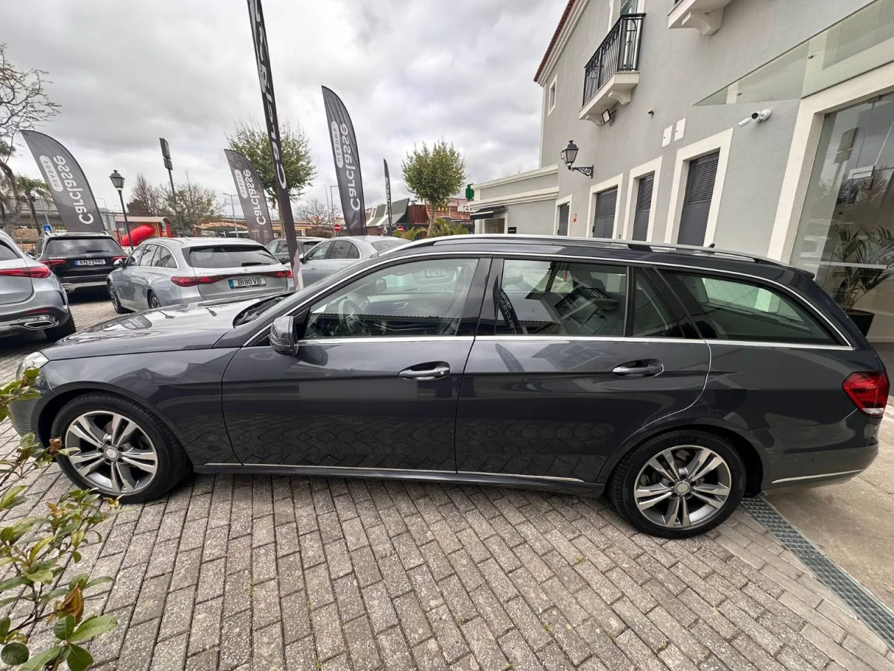 Mercedes-Benz E 220 BlueTEC Avantgarde Auto 3
