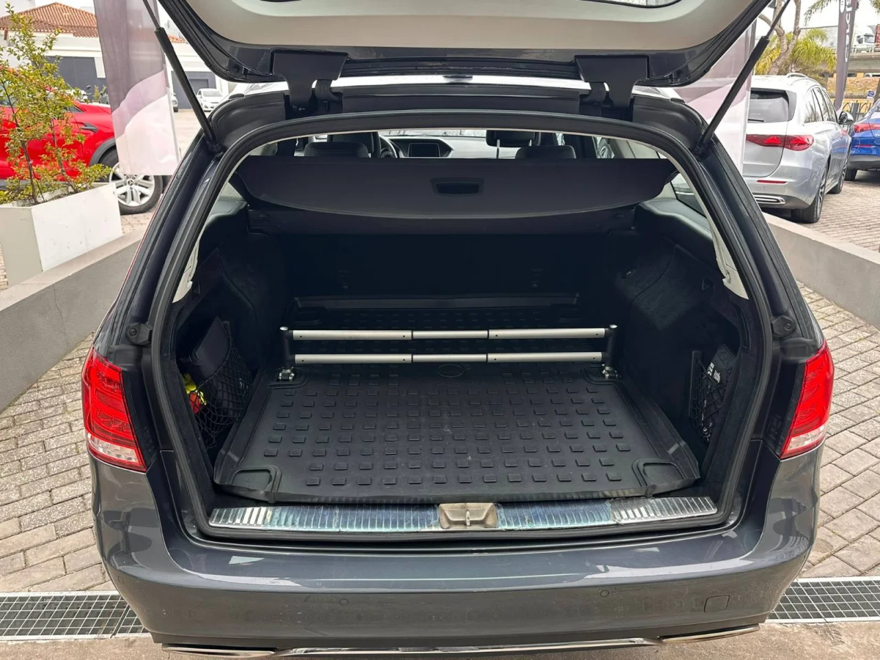 Mercedes-Benz E 220 BlueTEC Avantgarde Auto 8