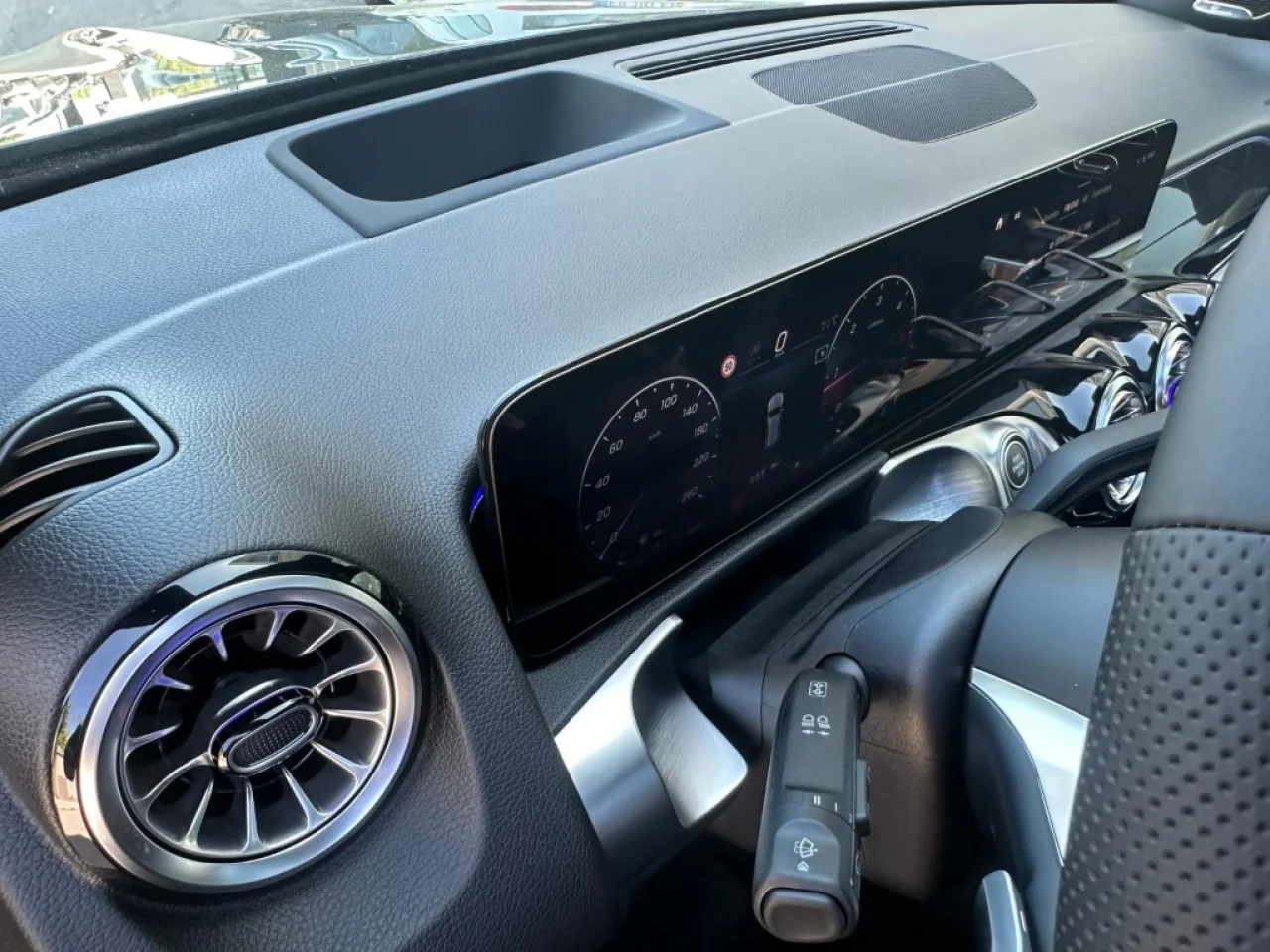 Mercedes Classe GLB 180d AMG Premium Plus 12