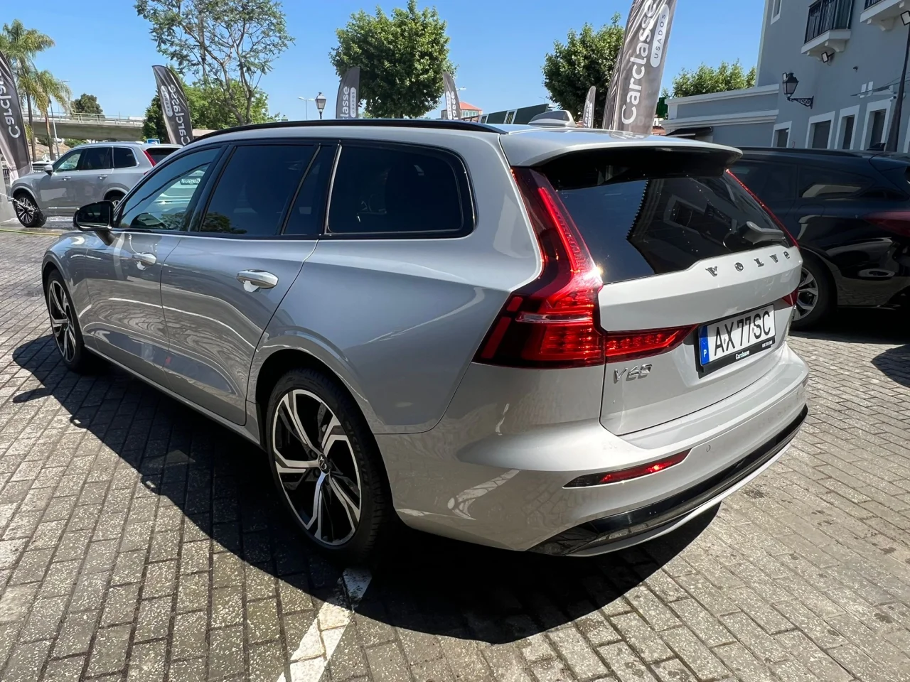 Volvo V60 B4  Plus Dark 2