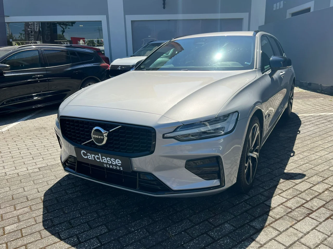 Volvo V60 B4  Plus Dark 4
