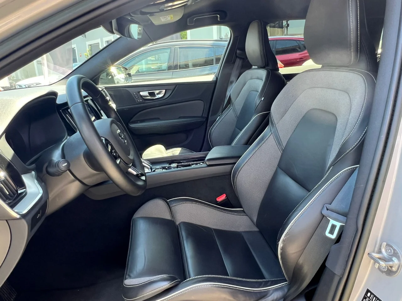 Volvo V60 B4  Plus Dark 8