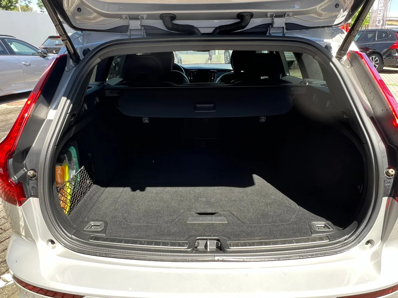 Volvo V60 B4  Plus Dark 12