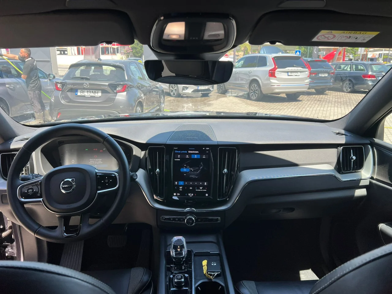 Volvo XC60 B4  Plus Dark 1