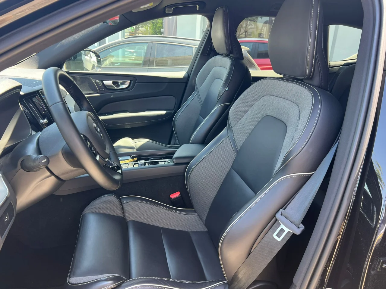 Volvo XC60 B4  Plus Dark 2