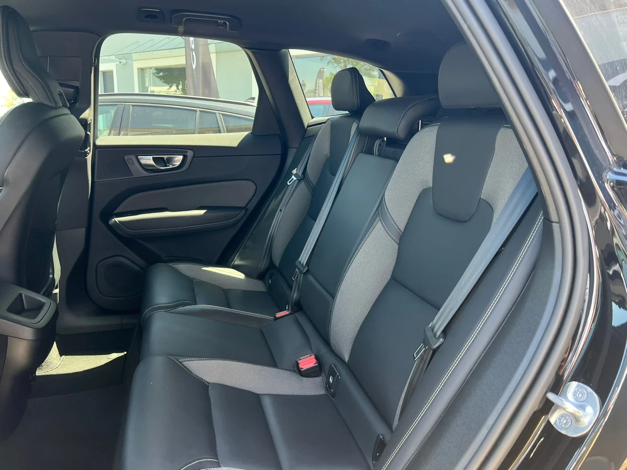 Volvo XC60 B4  Plus Dark 3