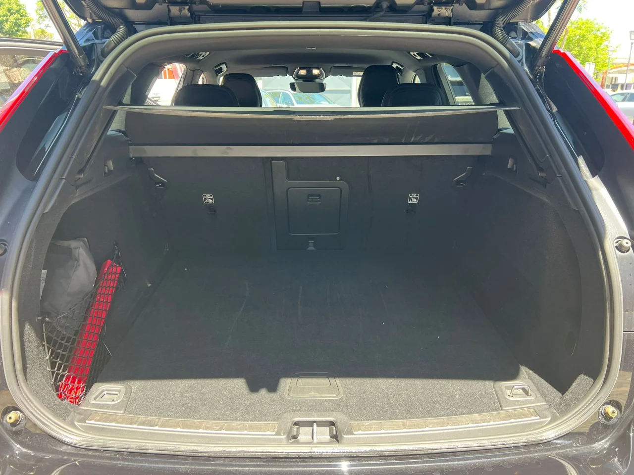 Volvo XC60 B4  Plus Dark 4