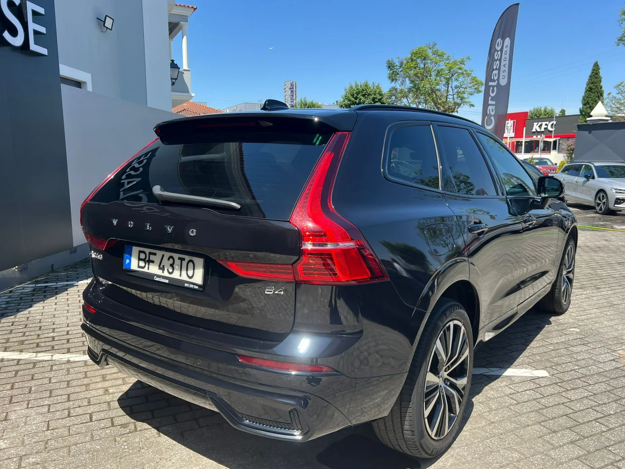 Volvo XC60 B4  Plus Dark 8