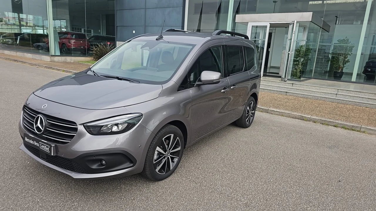 Mercedes Classe T 180d Tourer Progressive - Caixa Automática