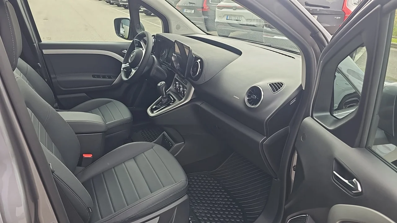 Mercedes Classe T 180d Tourer Progressive - Caixa Automática 2