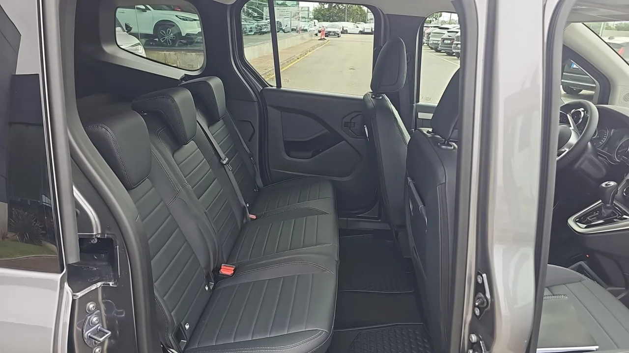 Mercedes Classe T 180d Tourer Progressive - Caixa Automática 3