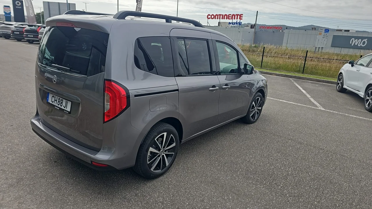 Mercedes Classe T 180d Tourer Progressive - Caixa Automática 6