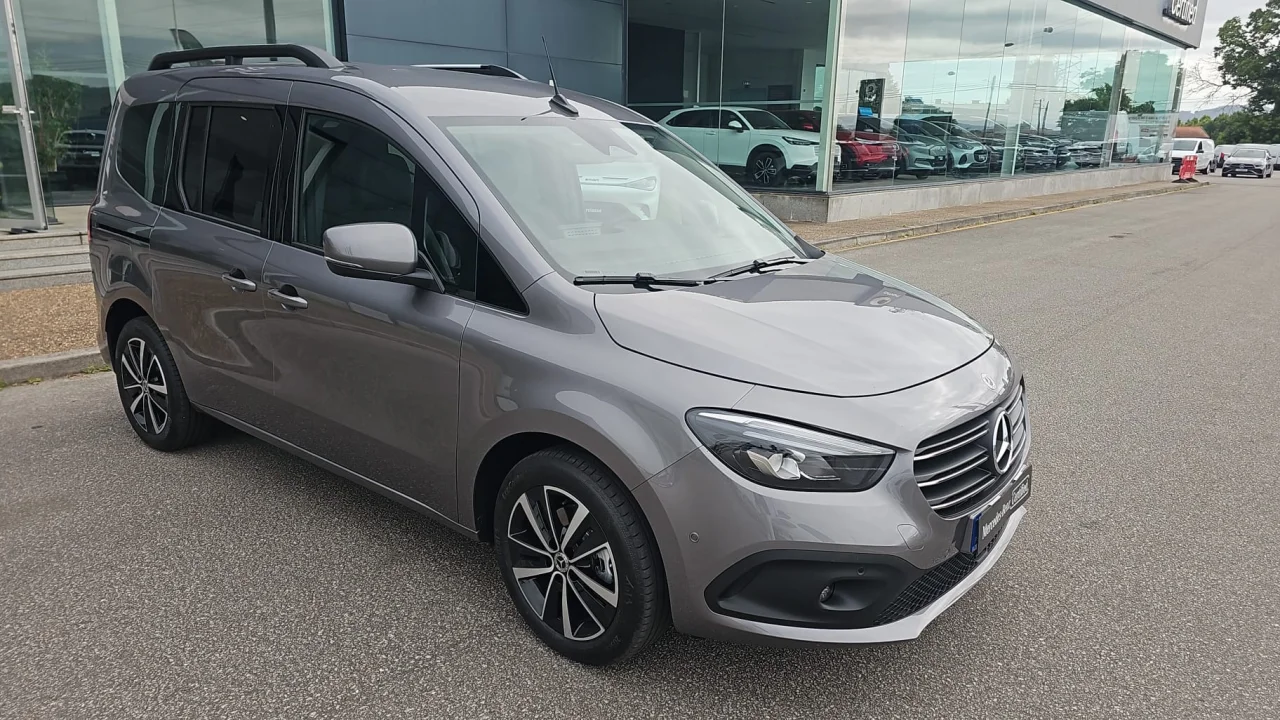 Mercedes Classe T 180d Tourer Progressive - Caixa Automática 7
