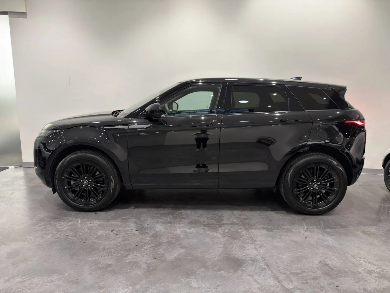 Land Rover Range Rover Evoque 1.5 P270e AWD S Auto 11