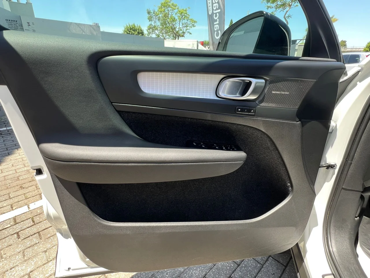 Volvo XC40 Plus Dark Auto 2