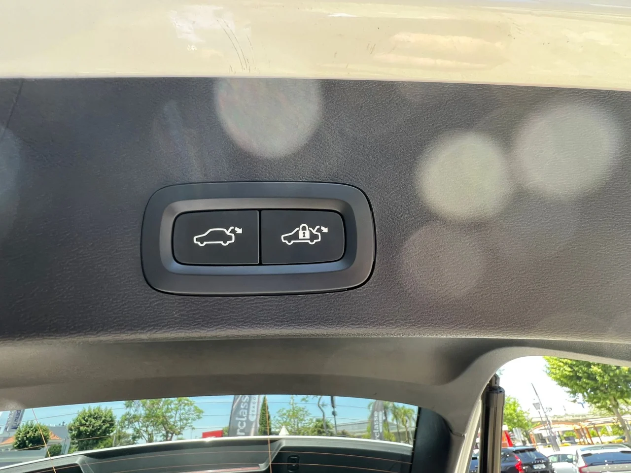Volvo XC40 Plus Dark Auto 4