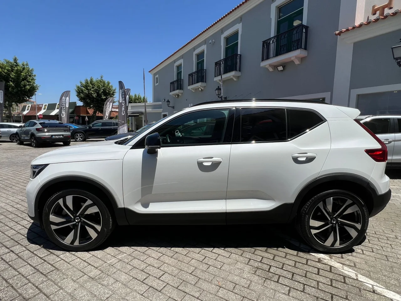 Volvo XC40 Plus Dark Auto 5