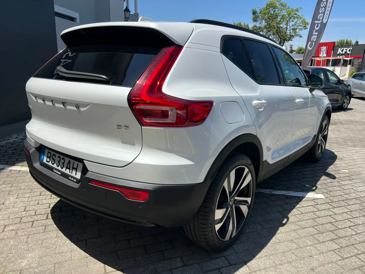 Volvo XC40 Plus Dark Auto 8