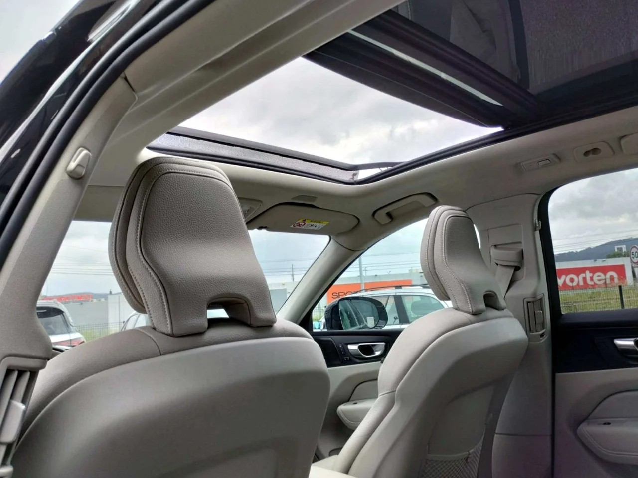 Volvo XC60 Plus Bright 8