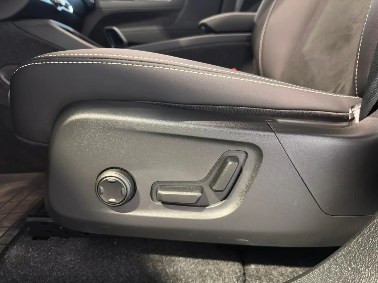 Volvo C40 Recharge Extended Range Utlimate 252cv 11