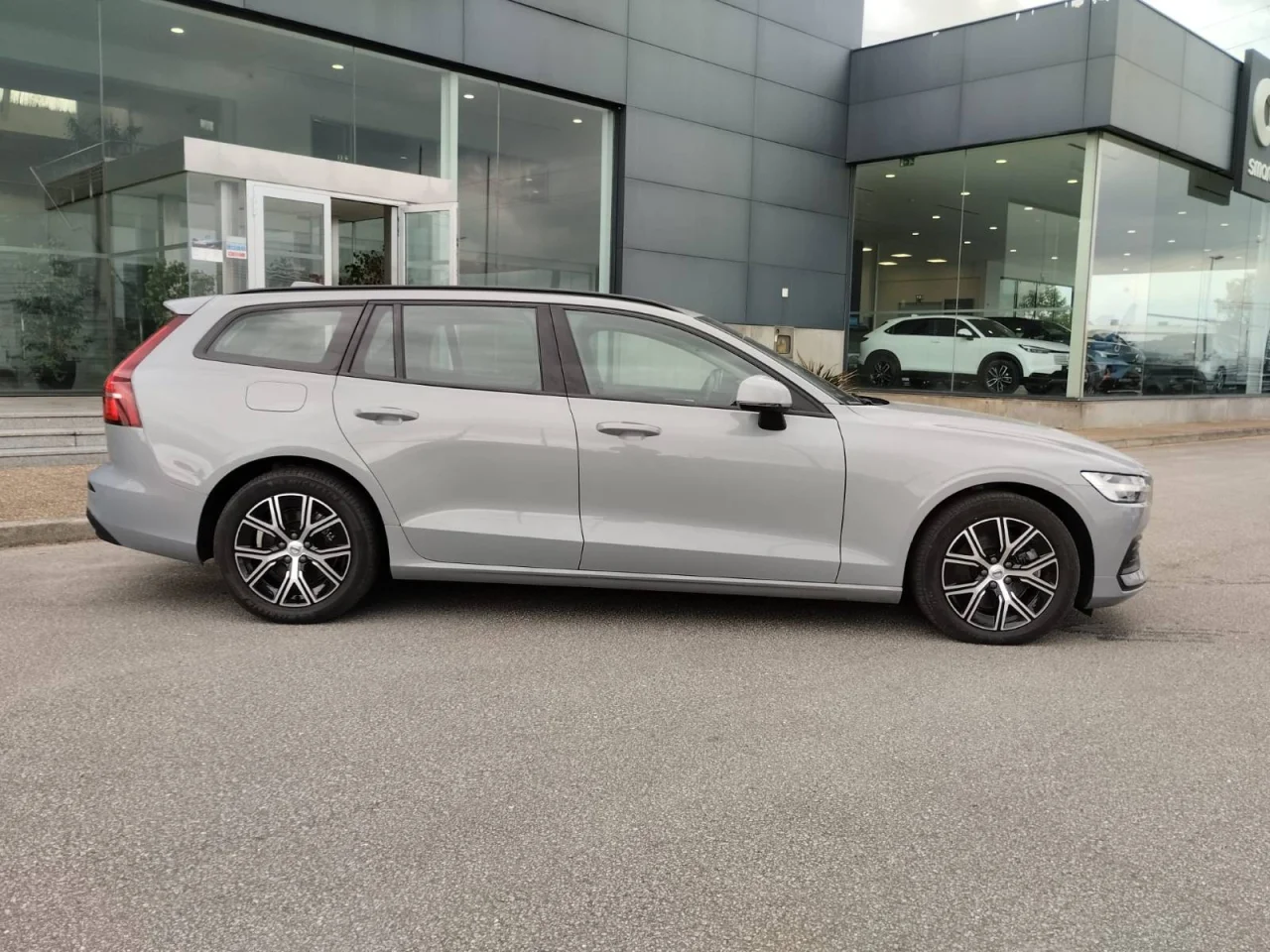 Volvo V60 Momentum 9