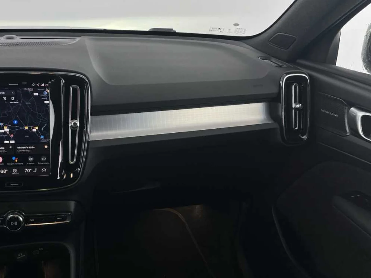 Volvo XC40 Black Edition Auto 2