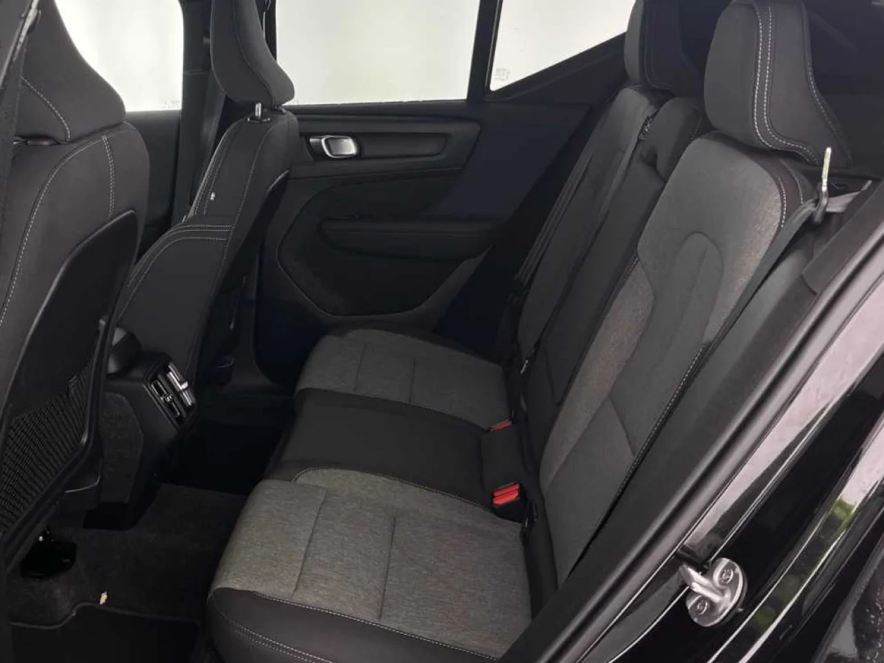Volvo XC40 Black Edition Auto 3