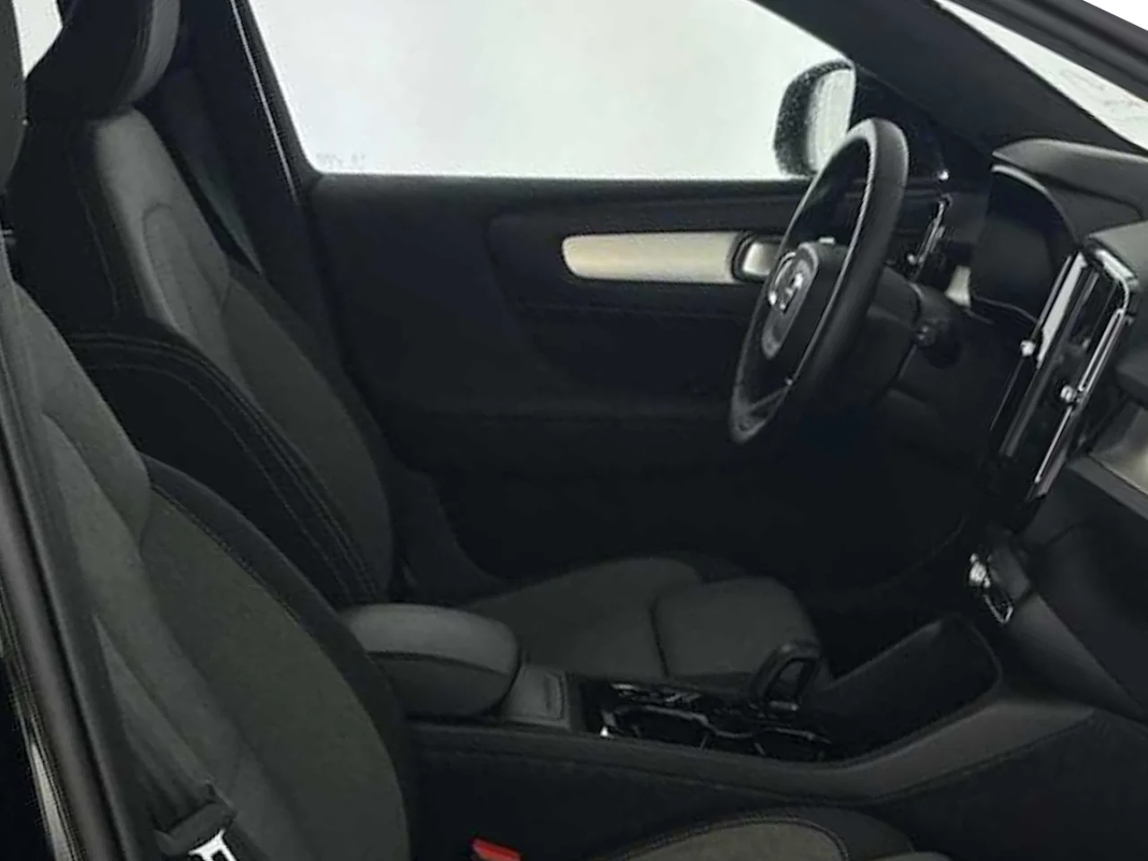 Volvo XC40 Black Edition Auto 5