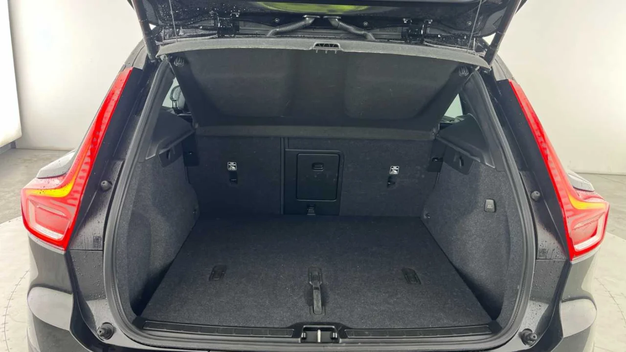 Volvo XC40 Black Edition Auto 7