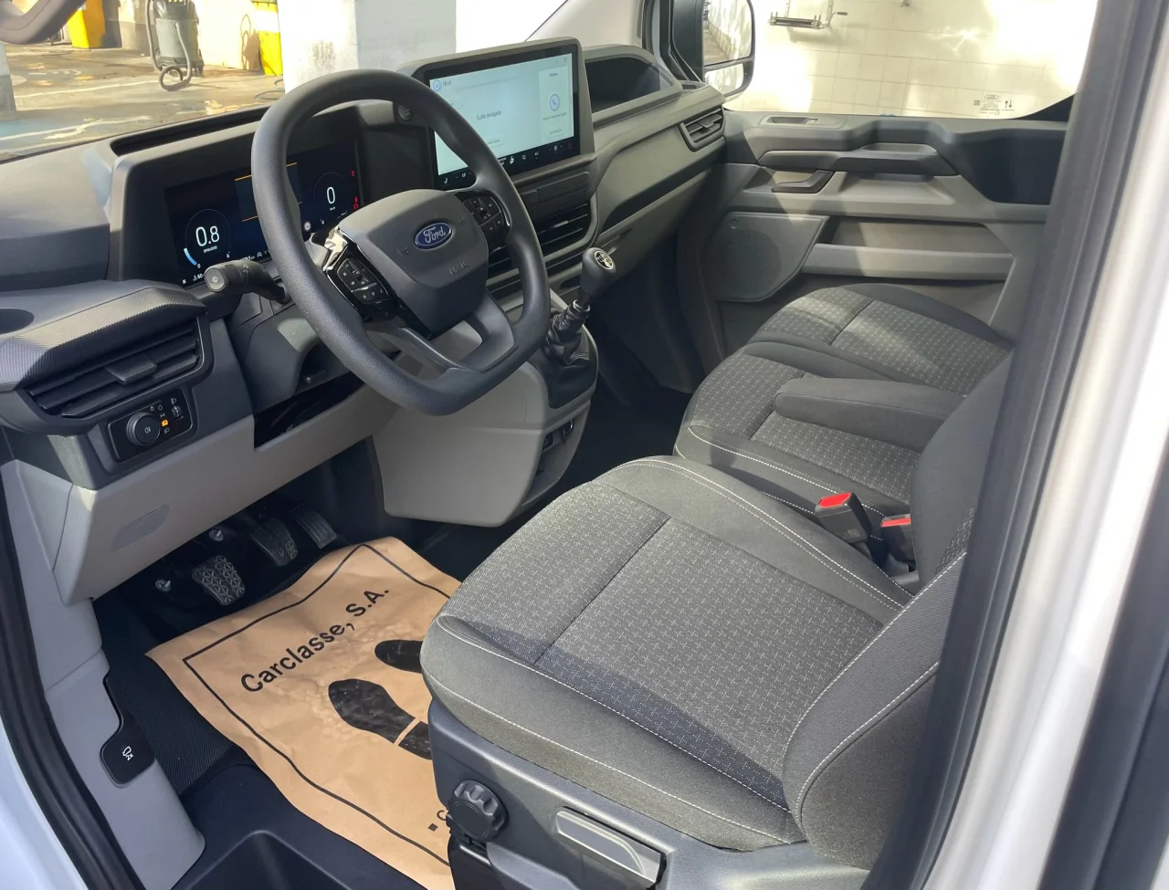 Ford Tansit Custom Van 1