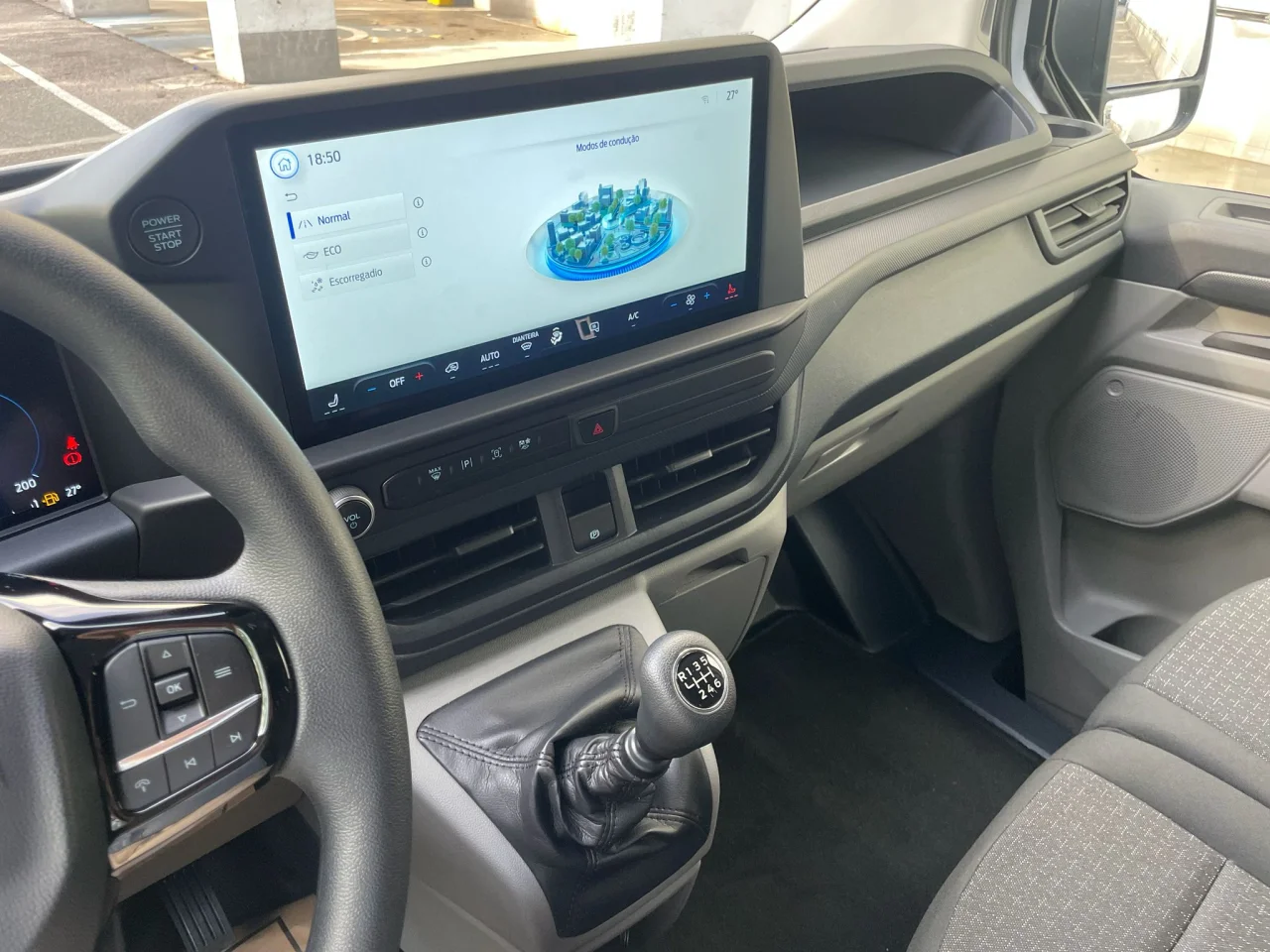 Ford Tansit Custom Van 3