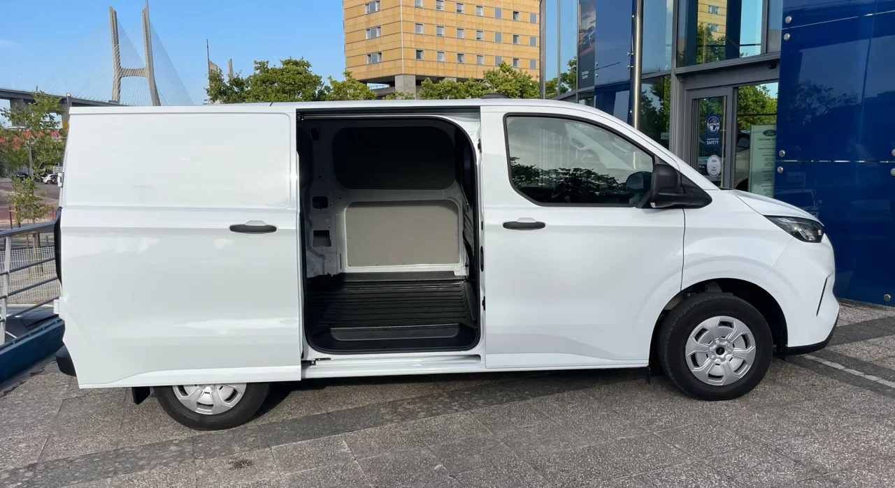 Ford Tansit Custom Van 9