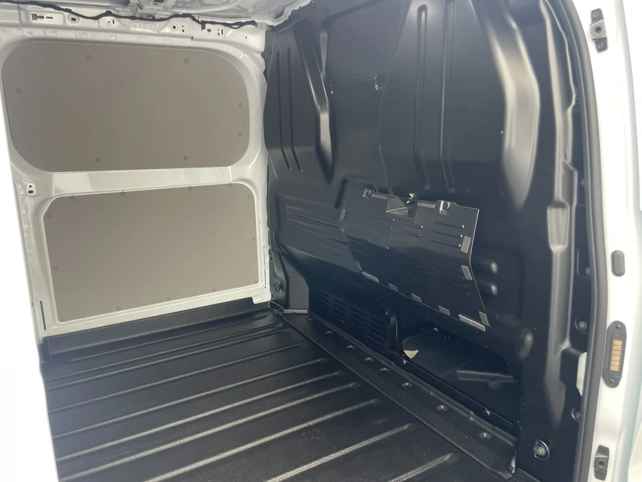 Ford Tansit Custom Van 10
