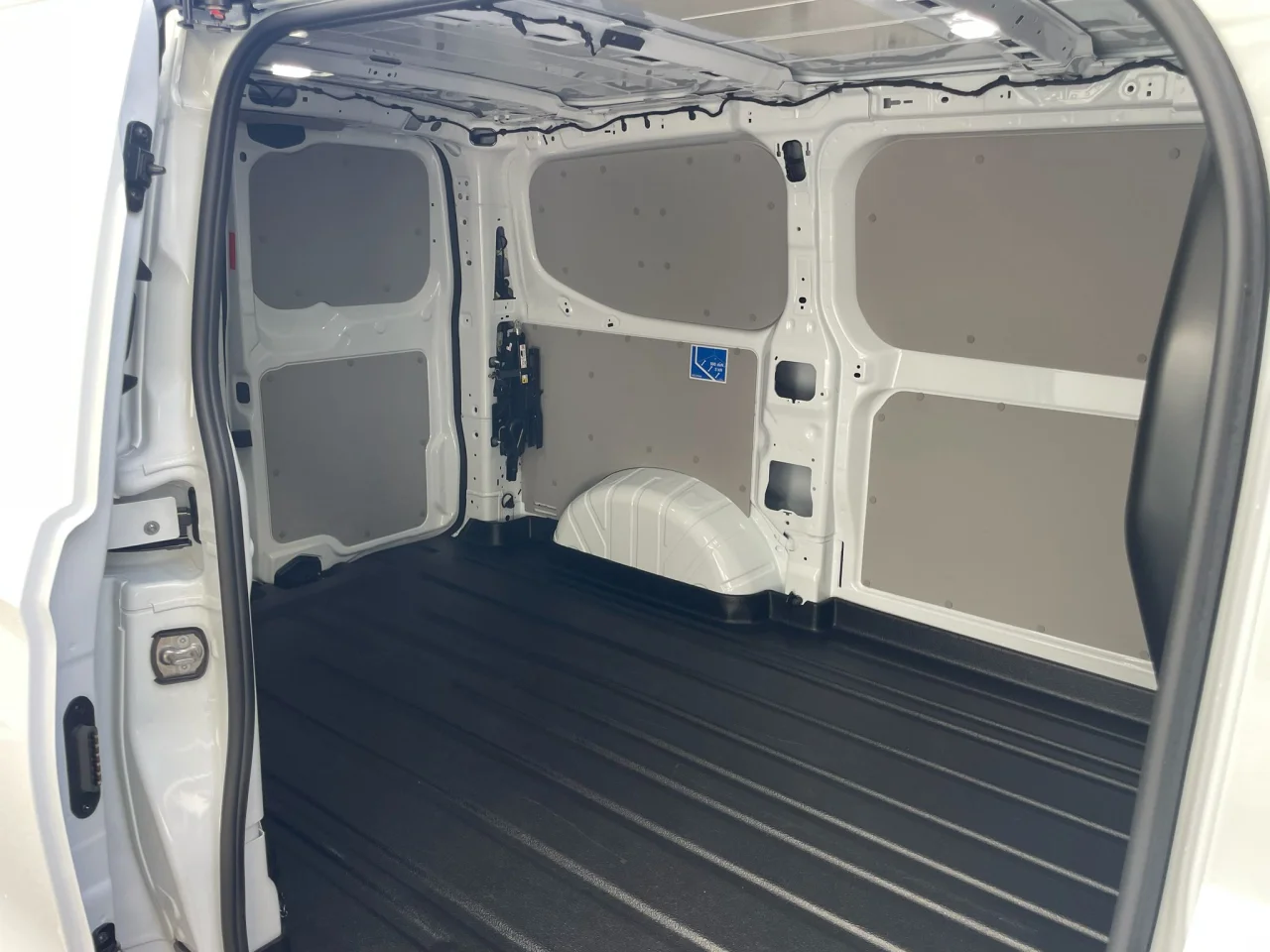 Ford Tansit Custom Van 11