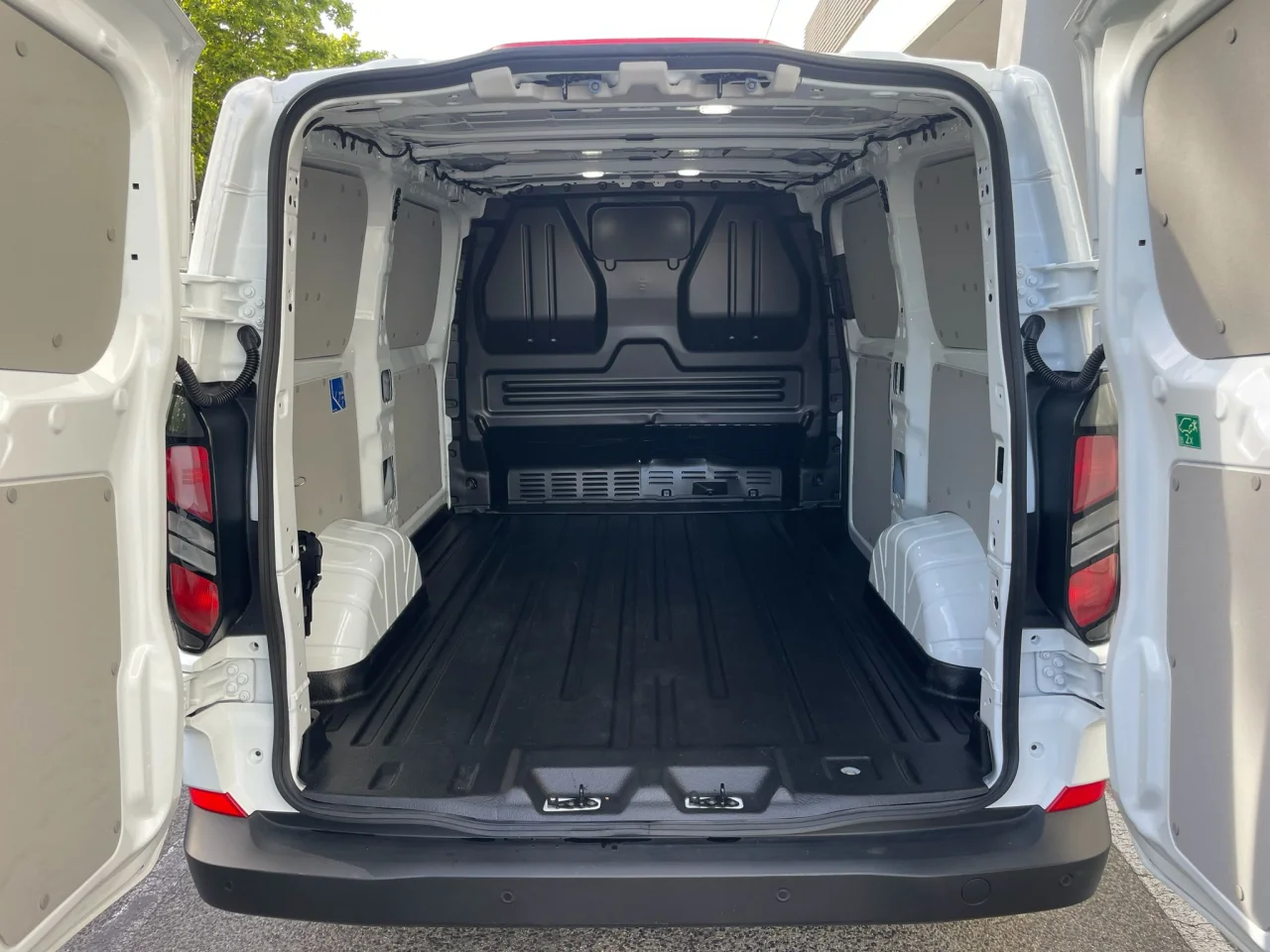 Ford Tansit Custom Van 12