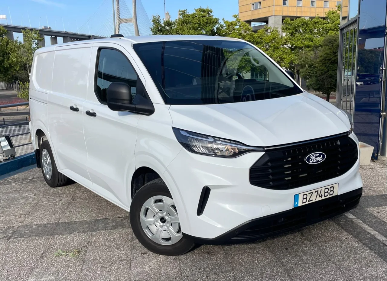 Ford Tansit Custom Van 15