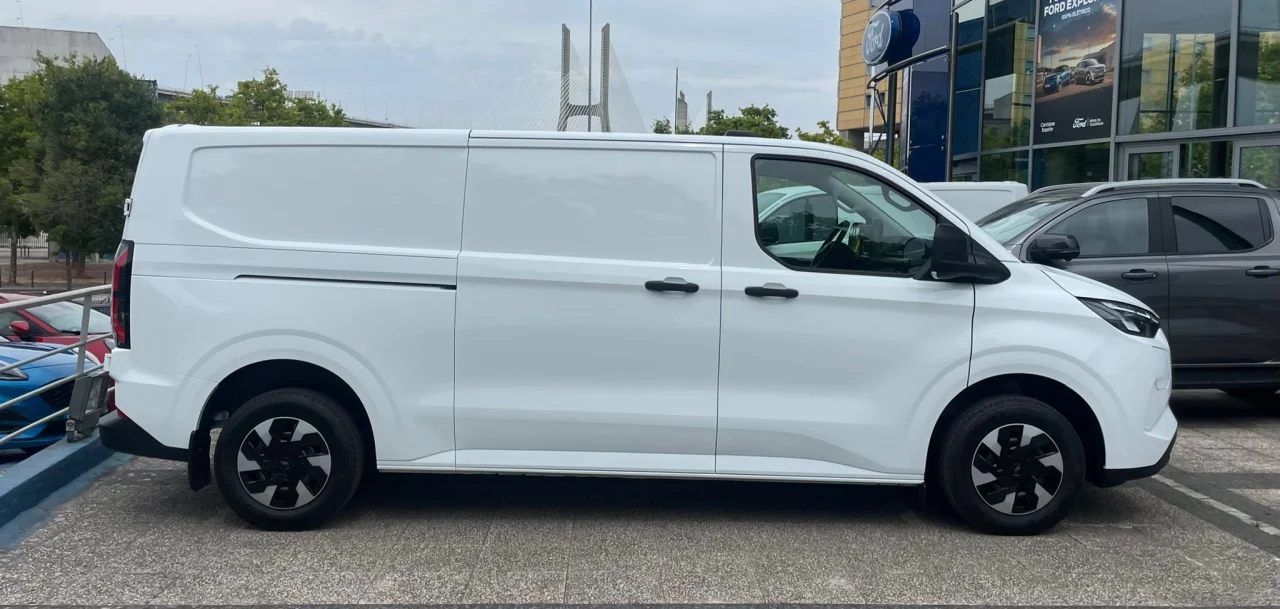 Ford Transit Custom L2 3400 kg 64 kwh 4