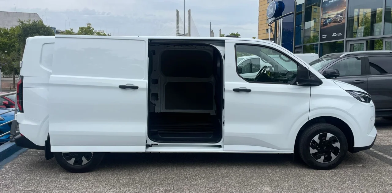 Ford Transit Custom L2 3400 kg 64 kwh 5