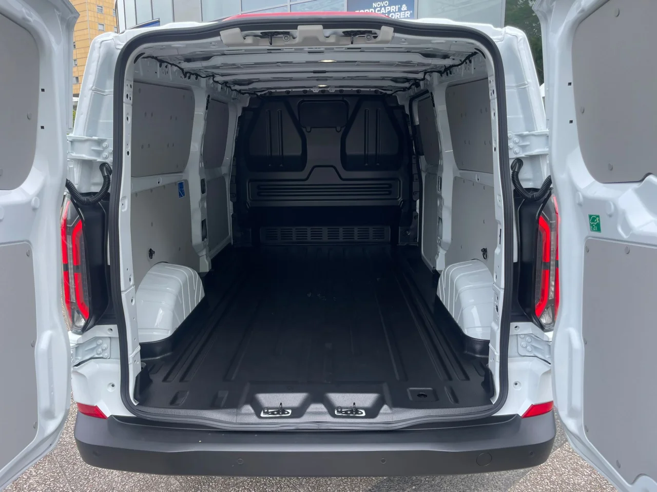 Ford Transit Custom L2 3400 kg 64 kwh 8