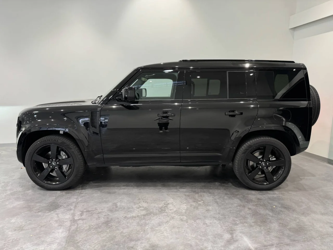Land Rover Defender X Dynamic SE 10