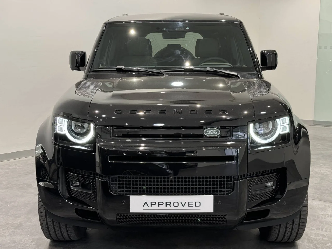 Land Rover Defender X Dynamic SE 12