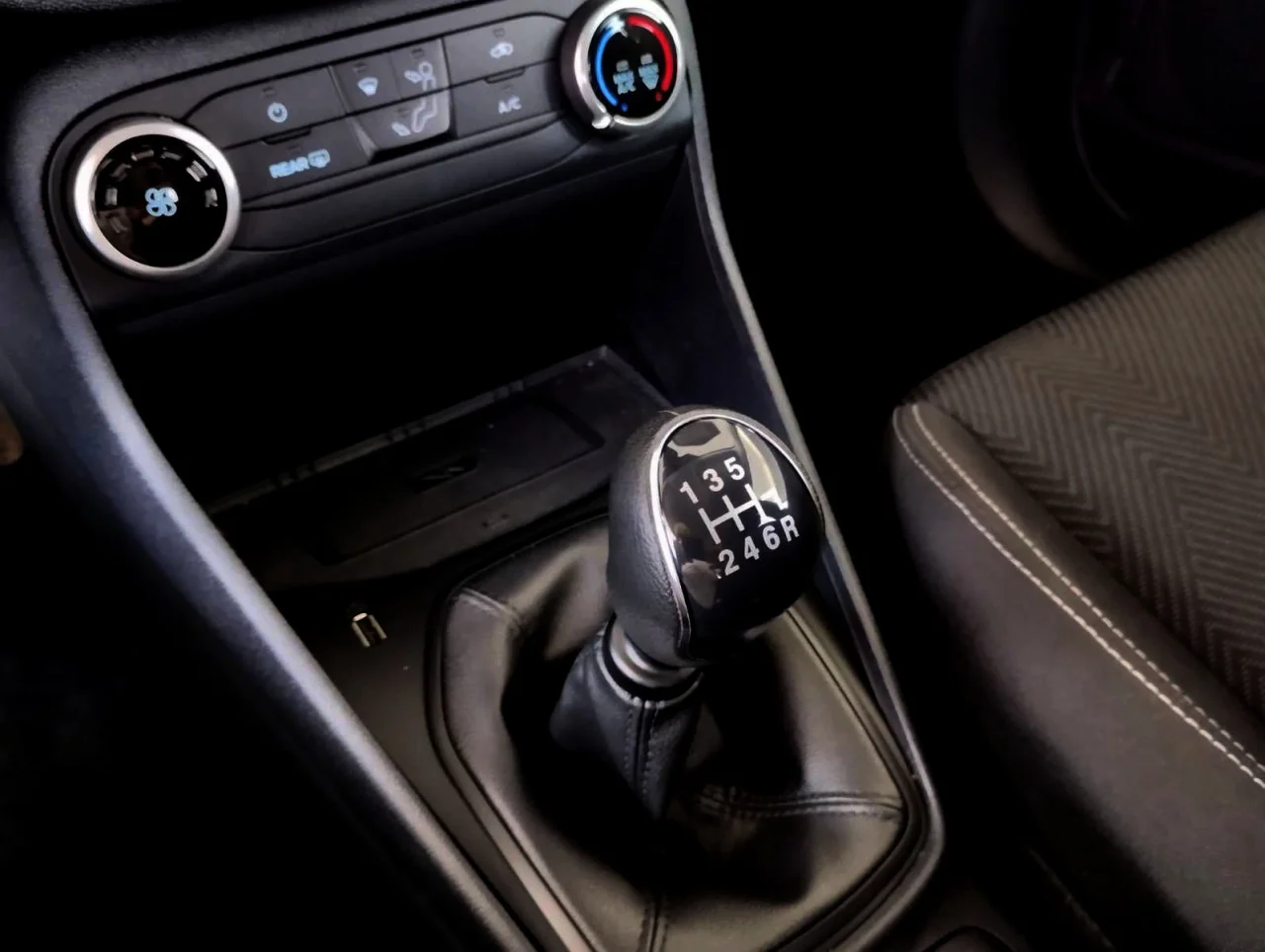 Ford Fiesta 1.0 Ecoboost Titanium 9