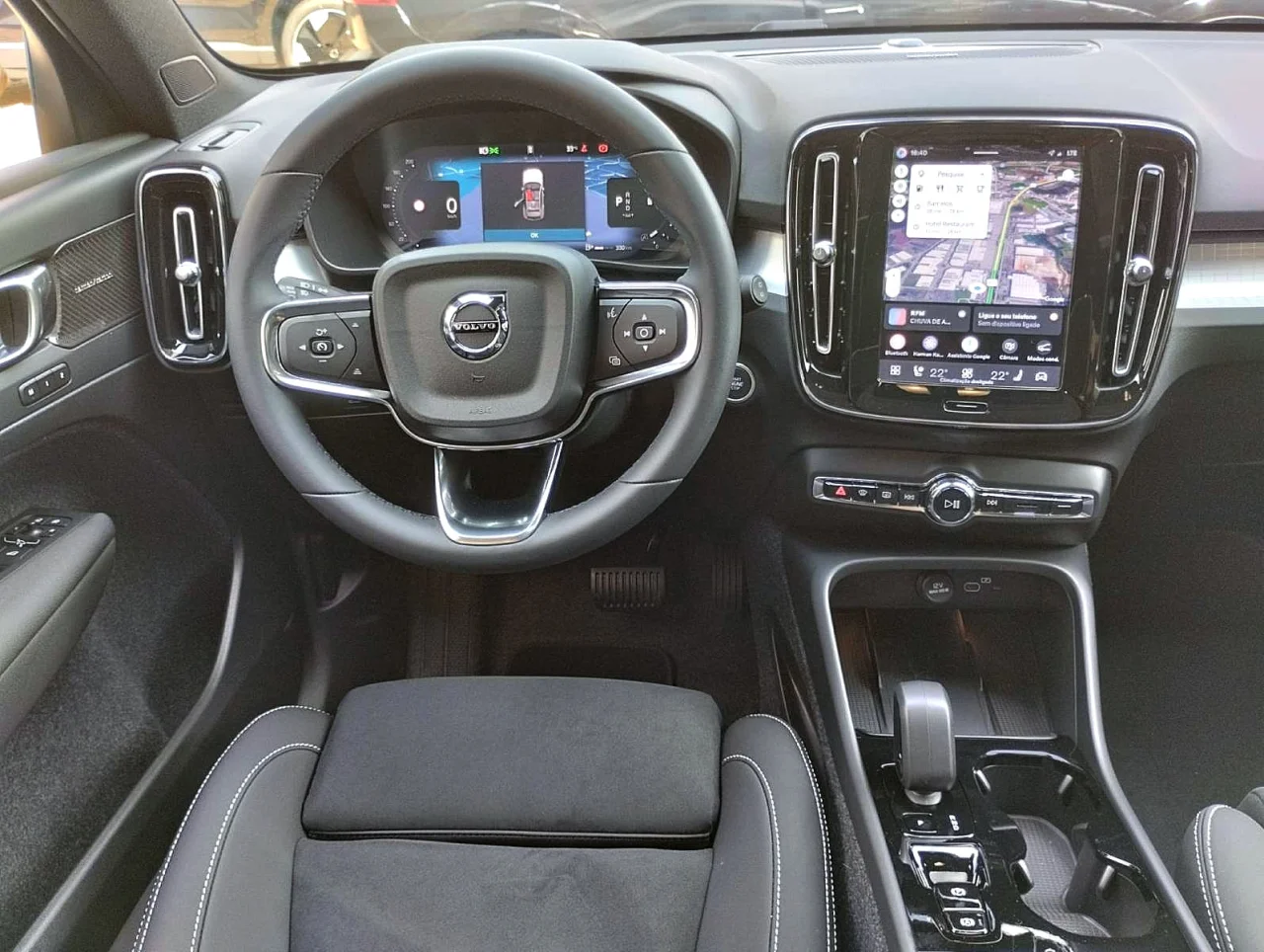 Volvo XC40 Black Edition Auto 2