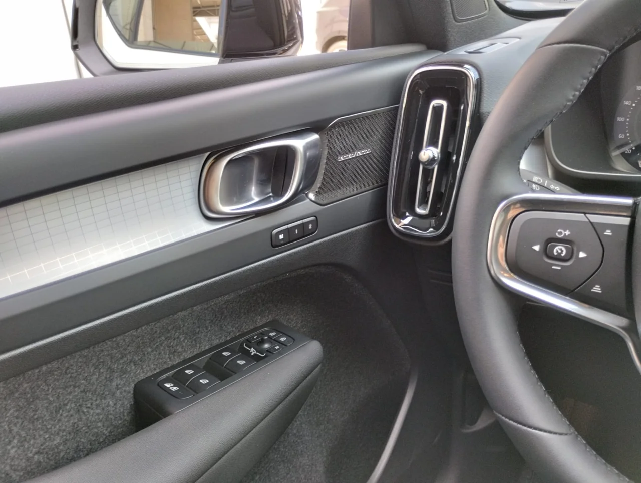 Volvo XC40 Black Edition Auto 3