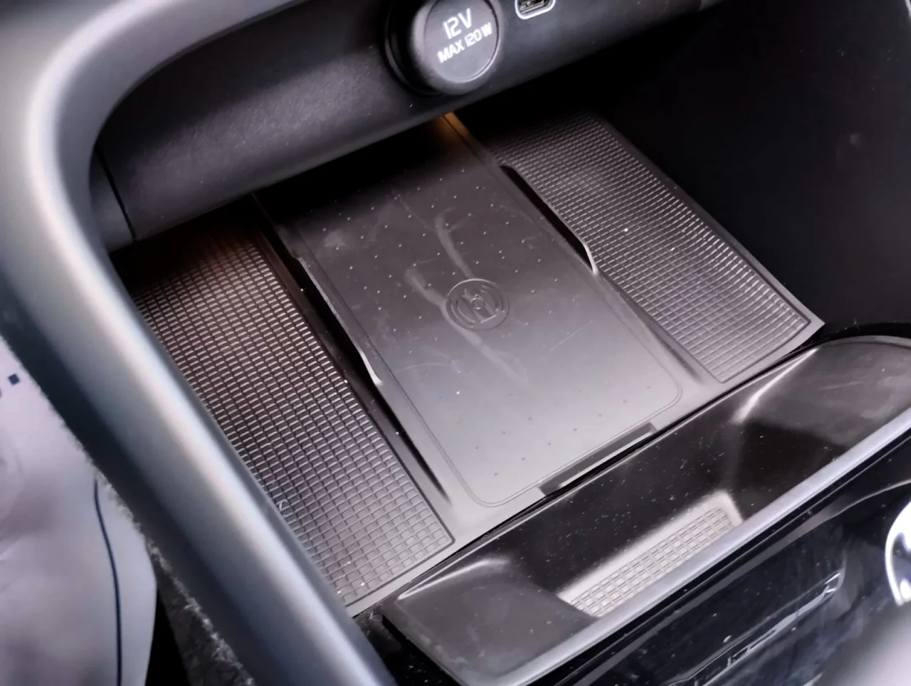 Volvo XC40 Black Edition Auto 5